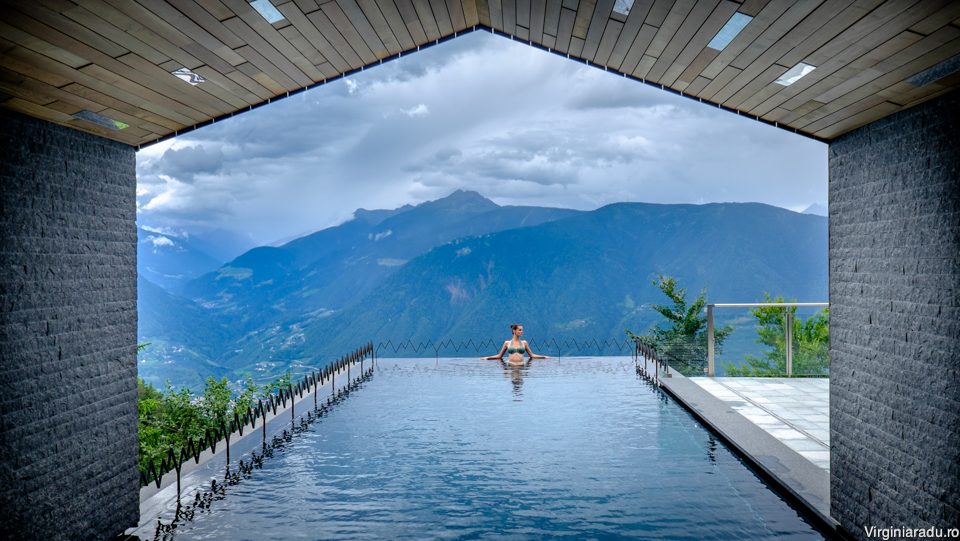 Anul trecut, hotelul a fost imbunatatit cu una dintre cele mai frumoase infinity pool din lume